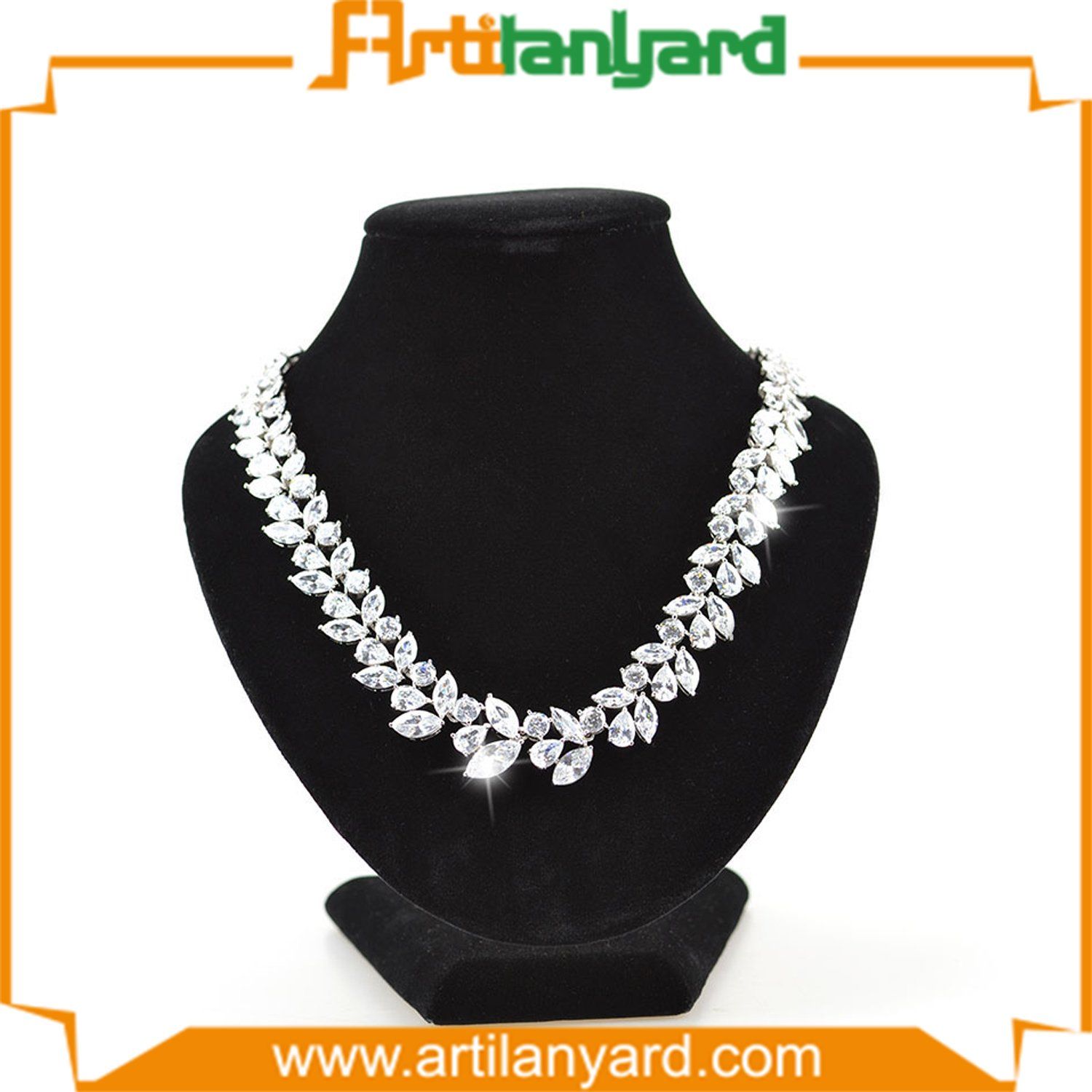 Fashion Jewelry Necklace with Charms